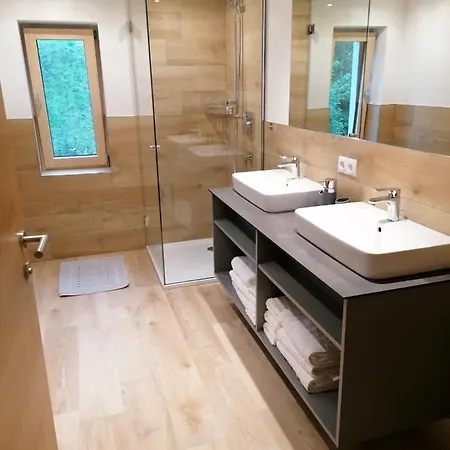 Haus Schloegl Apartamento *