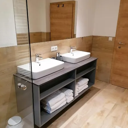Haus Schlögl *